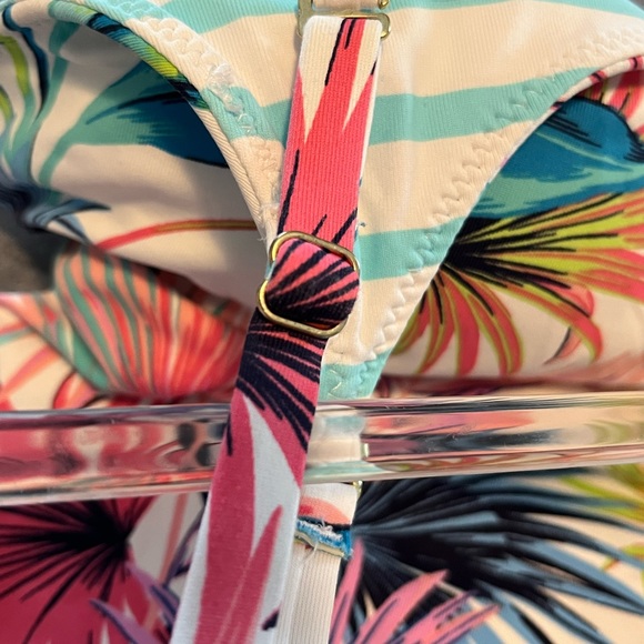 TOMMY BAHAMA | 10 | Reversible | Padded - Picture 10 of 13